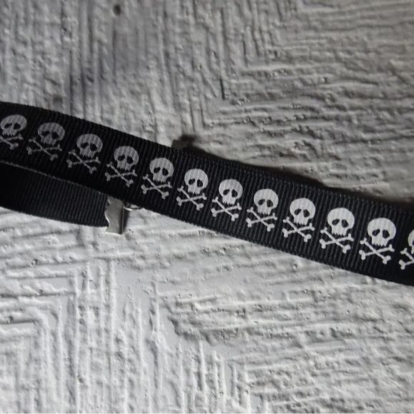Skull Choker - Picture 1 of 3